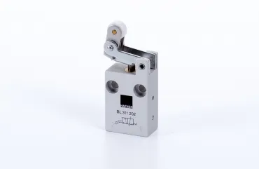 Roller lever valves with idle return BL 311 202